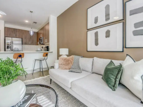 Elegant Apartment in the Avalon