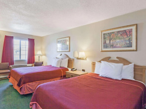 Howard Johnson by Wyndham Bakersfield