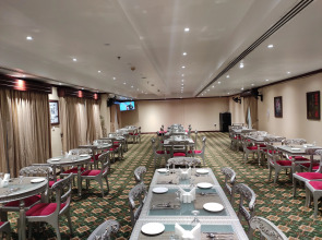 Отель Wescott Plaza Hotel Apartment