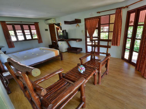 Alongkot Beach Resort Khanom