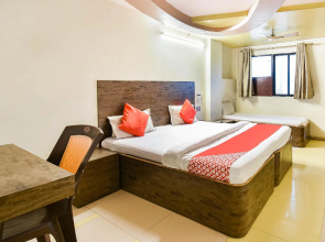 OYO 61768 Shangrila Executiv