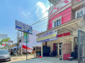 RedDoorz near Karawang Central Plaza