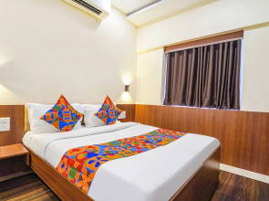 Fabhotel Stayz Inn Us Consulate