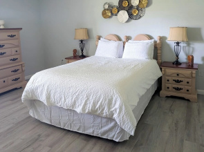 8 Mi to World Equestrian Center: Walkable Getaway