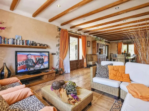 Luxurious Villa Perfect for Large Families, Near the Beach