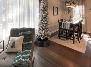 2BR Dog-friendly w/ Yard, Screened Porch, & Grill