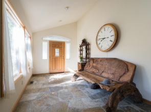 Sparrow by Avantstay Modern Mountain Retreat w/ Hot Tub, Pool Table & Games!
