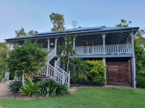 Airlie Beach Eco Cabins - Adults only