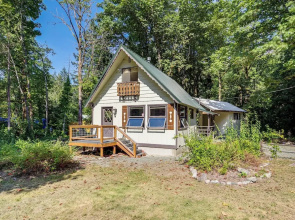 Walk to Skykomish River: Wooded Escape w/ Fire Pit