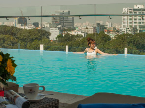 Central Palace Hotel