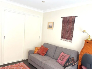 StayCentral - Tranquil Townhouse