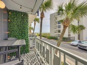 Steps to Sand: Townhome w/ Balcony in Jax Beach!