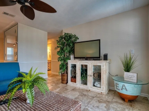 Harry's Beach House - 2 Br Condo