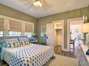 Centrally Located El Paso Abode w/ Porch!