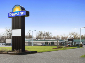 Days Inn by Wyndham Rock Falls