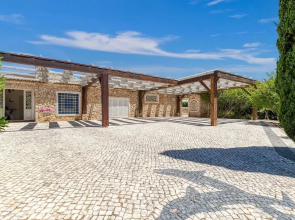Golfinhos Magnificent Spacious 5 Bedroom Villa
