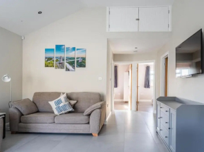 Fantastic and Sleek 3BD Home Wrington Bristol