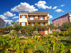 Apartment 757