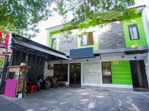 OYO 1956 Kana Family Residence