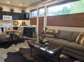 Abode at Penthouse Jackson