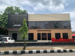 RedDoorz near Alun Alun Purbalingga