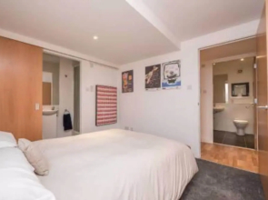 2 Bedroom Apartment Off Royal Mile