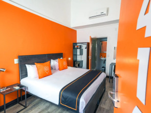 Never at Home Green Point - Hostel