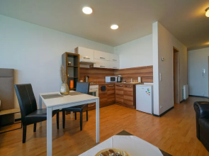 Flora Cozy Apartment by CHORS