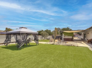 Hot Tub, Yard & Fire Pit: Joshua Tree Home!