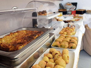 Hillside Studios & Apartments