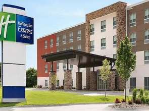Holiday Inn Express & Suites Greenville - Taylors by IHG