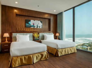Yarra Ocean Suites Danang