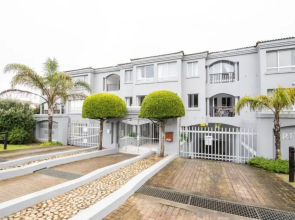 18 Greenpoint Mews