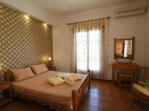 Skopelos Sunny Daze - Fully Equipped Master Suite