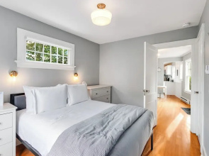 Montlake Hideaway in Spite House