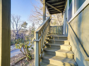 Steps to Dtwn & Fabulous Restaurants: Chic Condo
