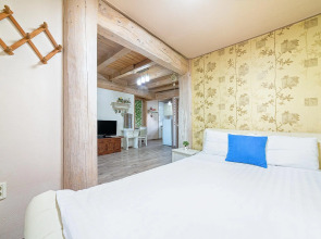 Ganghwa Izba Pension