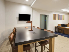 Holiday Inn Express & Suites Niles By Ihg