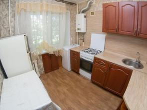 По суткам 33 на улице Горького 77