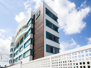 Azure Lofts & Pool Hotel
