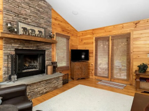 Deer Spring Home at Wintergreen Near to Ski Slopes
