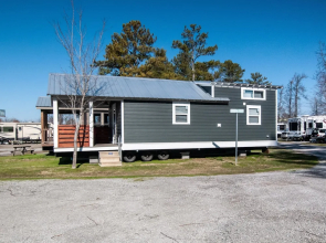 Sunset , River Rocks Landing With 3 Pools! 1 Bedroom Bungalow