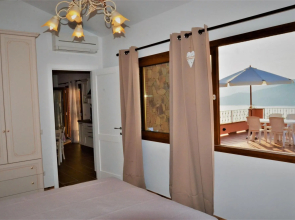 Two semi-detached houses in the immediate vicinity, for a total of three apartments on a 5-acre lot.-Villetta Zuccale 2