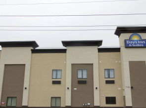 Days Inn & Suites Port Arthur