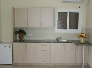 Mackenzie Beach Hotel & Apartments