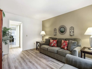 Spacious Single-story Condo With Golf Course Views