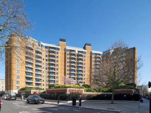 Cheval Gloucester Park at Kensington