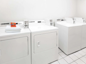 Super 8 by Wyndham Redmond