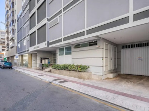 Apto c/ garagem e 2 Quartos a 60m da Praia ACO1103