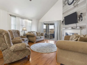 The Cozy Retreat Stay for 10!